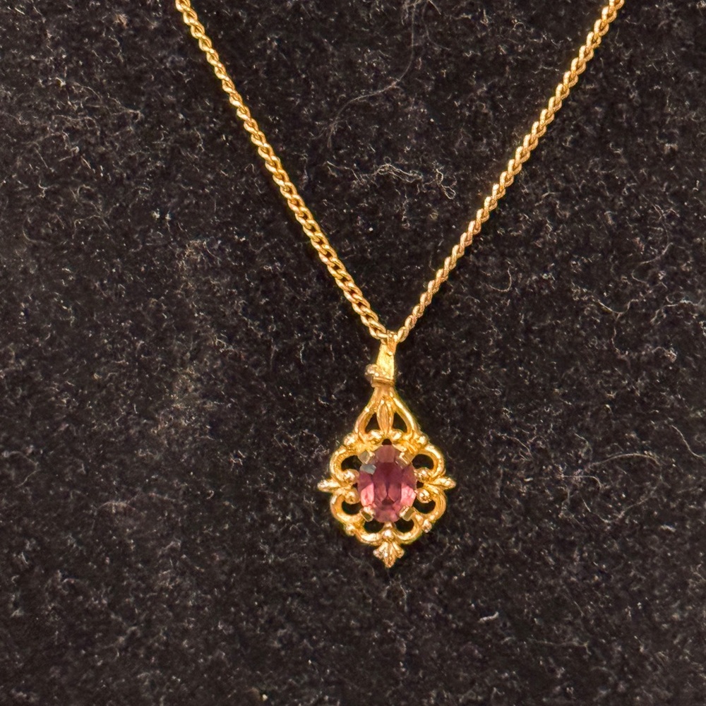 💎AVON Elegant Gold and Tanzanite Pendant Necklace